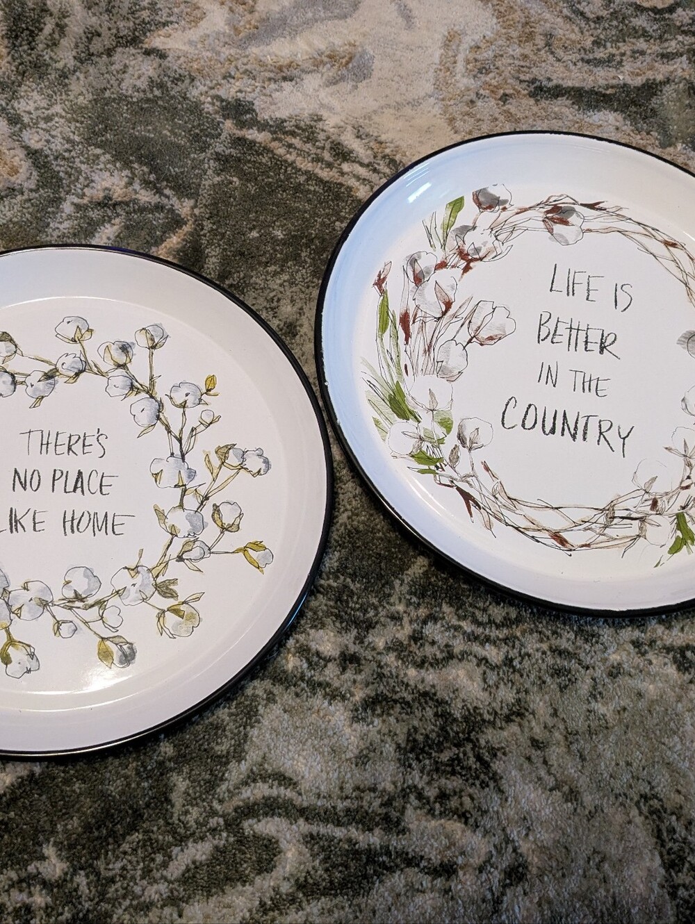 Hobby Lobby White Decorative Cotton Wreath Enamel Plates (Set of 2)
